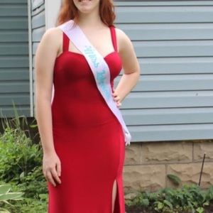 Body-con red dress